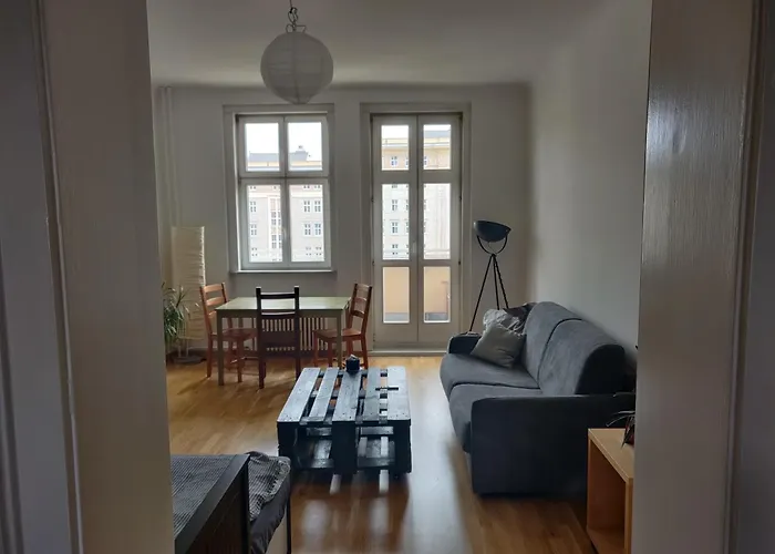 Zwei Charmante Privatzimmer Mit Wohnbereich In Zentraler Berliner Wohnung