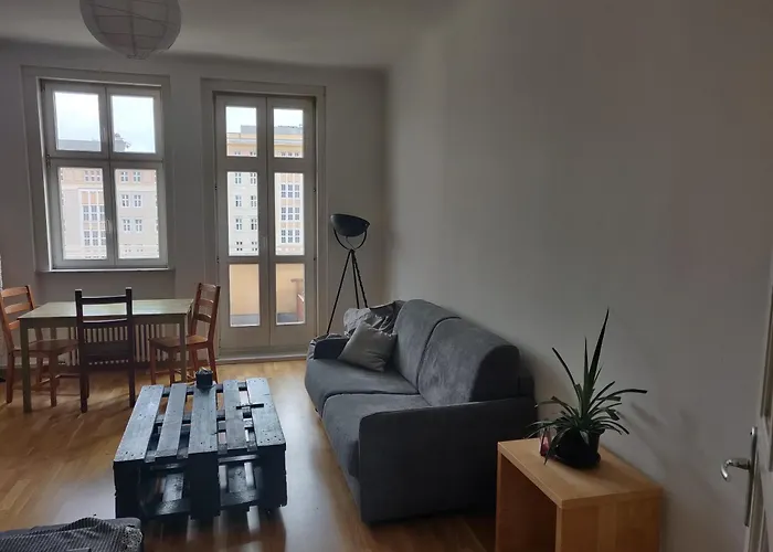 Zwei Charmante Privatzimmer Mit Wohnbereich In Zentraler Berliner Wohnung